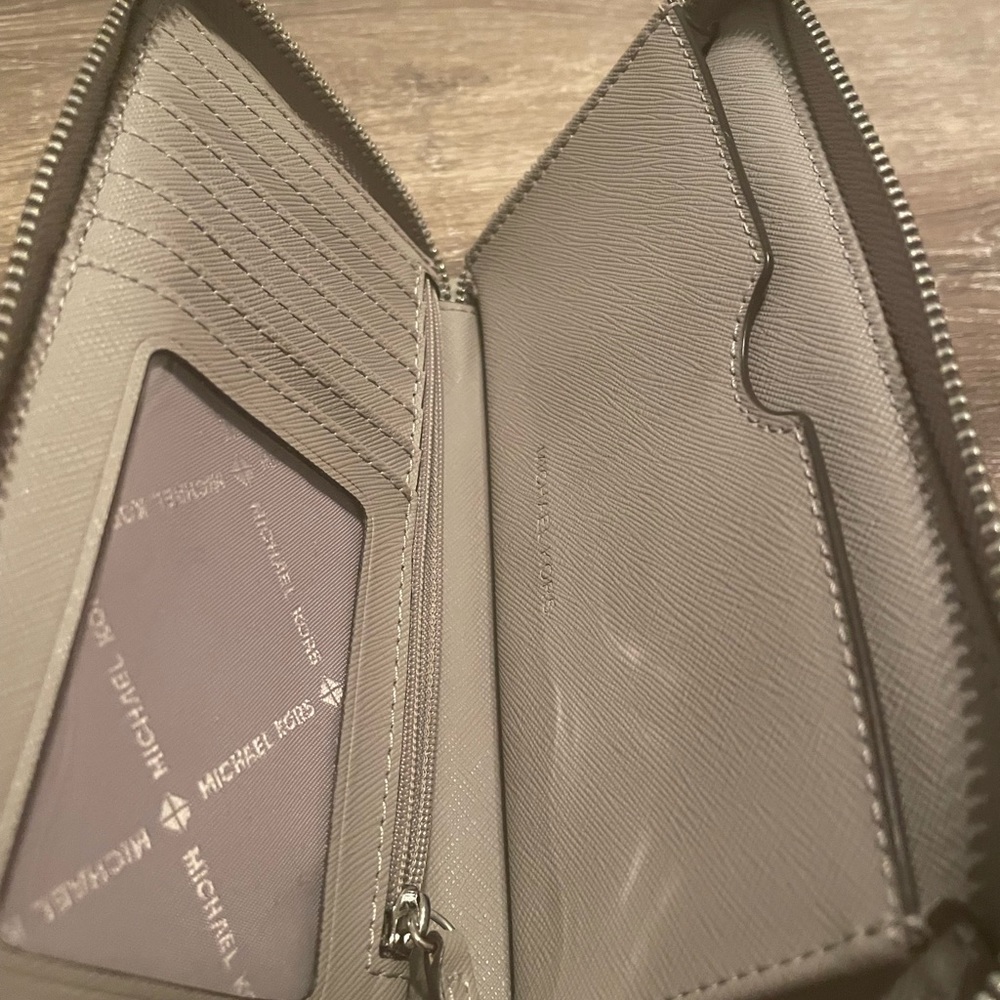 Wallets - Picture 2 of 10
